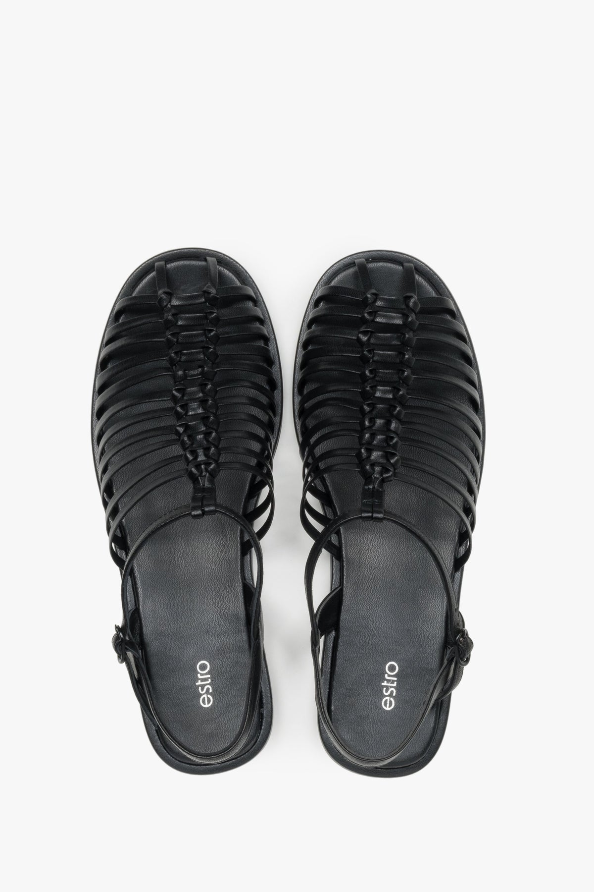 Schwarze Damen-Sandalen aus feinen Lederriemen im Fisherman-Stil.