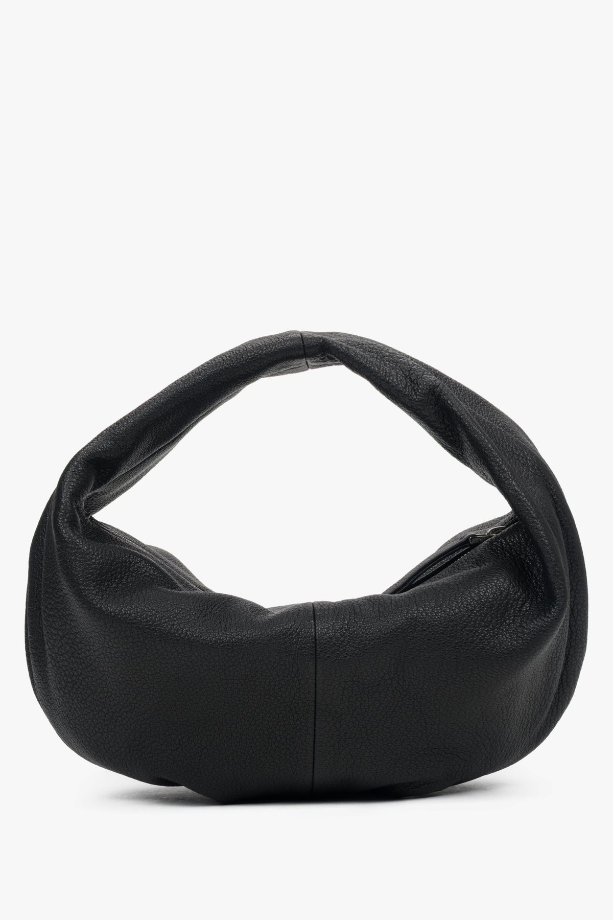 Rückansicht der schwarzen Halbmond-Handtasche aus glattem Naturleder