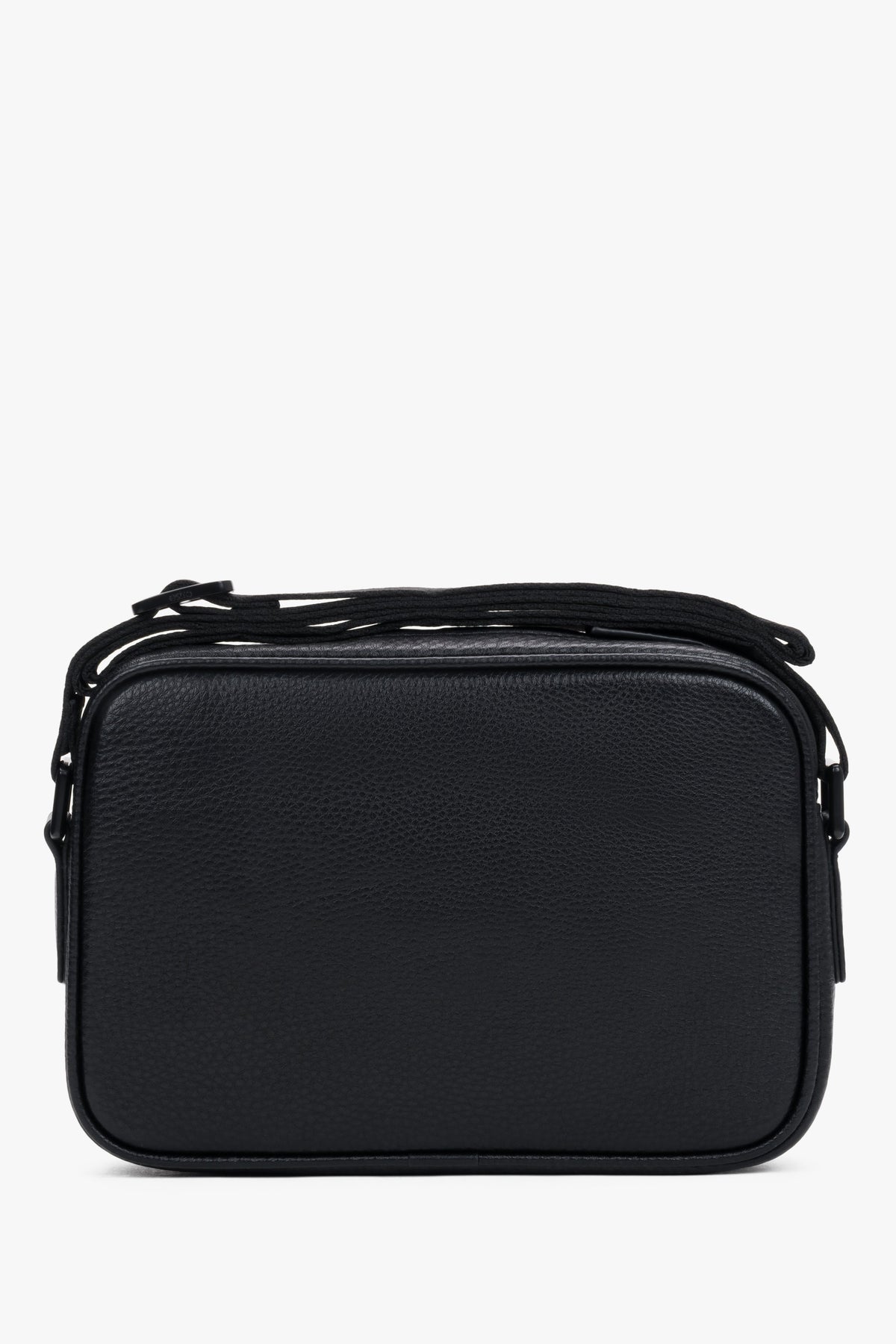 Rückansicht der kompakten schwarzen Herrentasche mit klarem, minimalistischem Design 