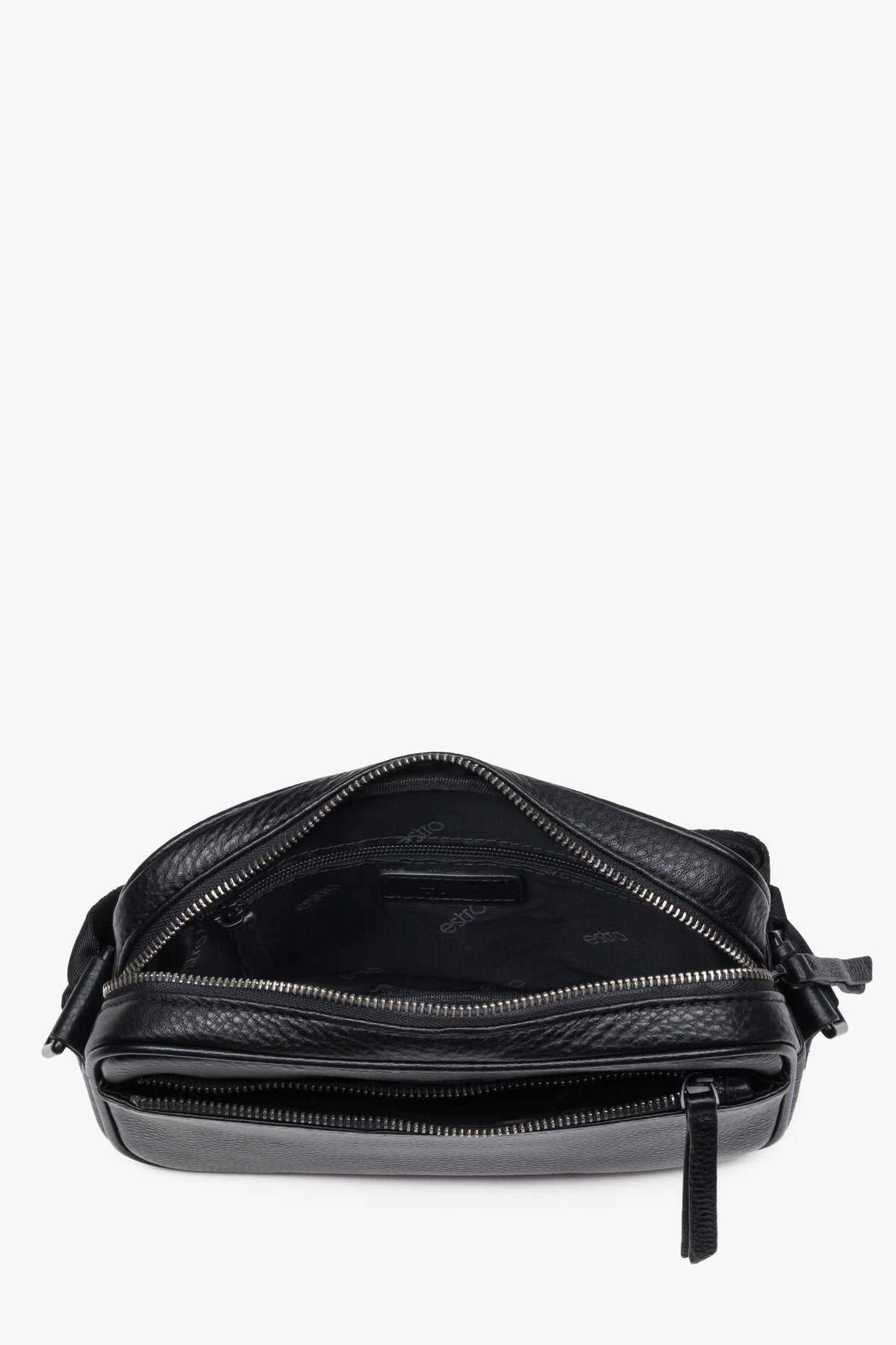 Blick von oben in das geöffnete Hauptfach mit praktischer Innenaufteilung und Textilfutter 