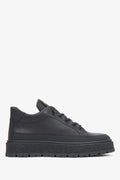Flaches Seitenprofil der schwarzen Herren-High-Top-Sneaker mit dicker Plateausohle