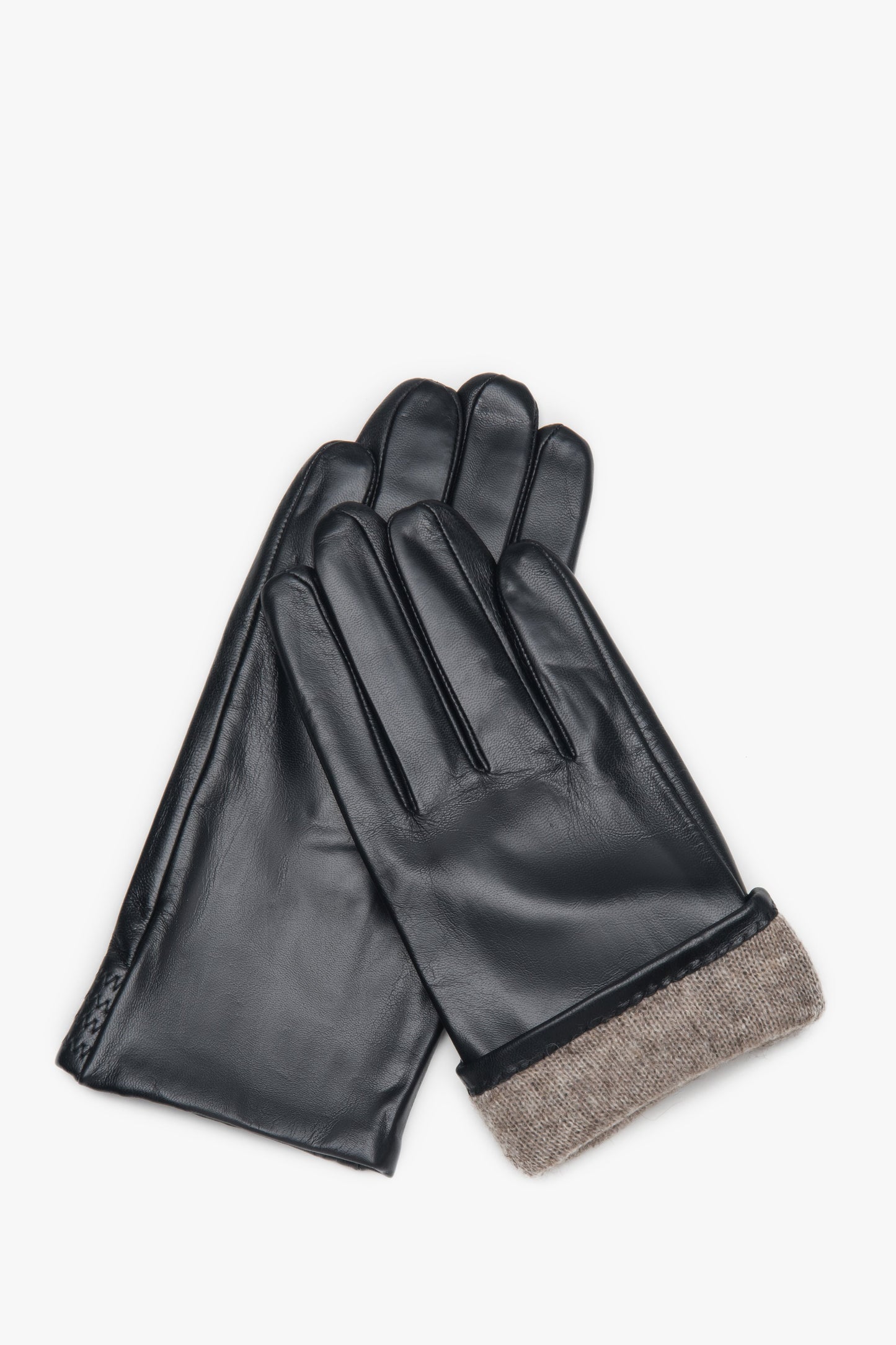 Überlappende schwarze Herren-Lederhandschuhe mit sichtbarem, wärmendem Wollfutter am Bündchen
