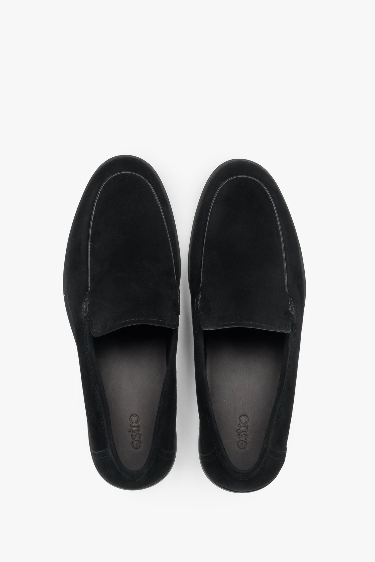 Draufsicht auf das Paar Herren-Loafer aus Natur-Velours in Schwarz.