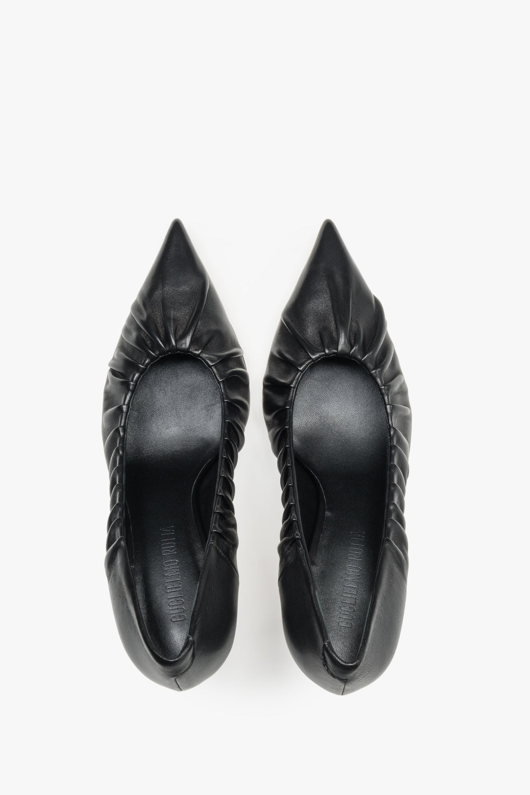 Paar schwarze High Heels von Guglielmo Rotta von oben