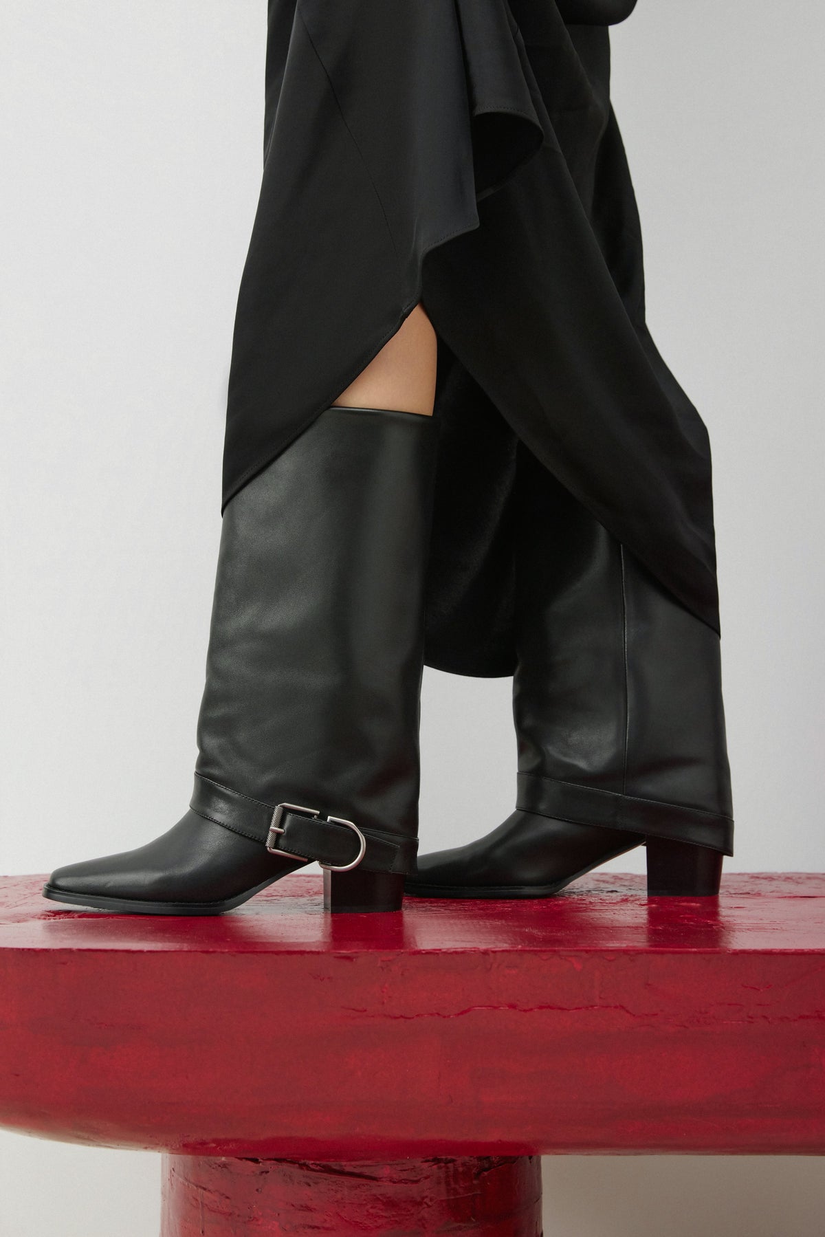 Schwarze hohe Damen-Cowboyboots aus Echtleder mit Schnalle Estro ER00118499