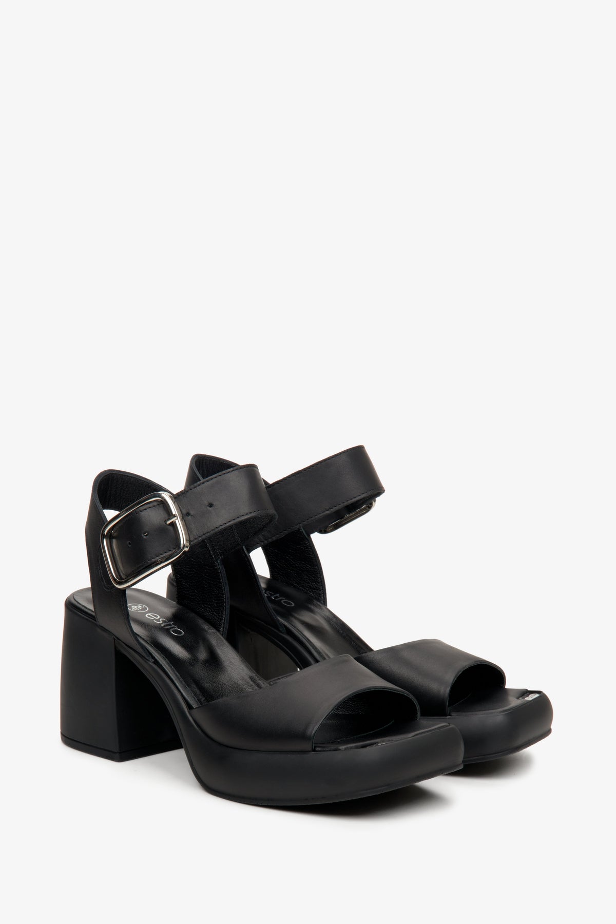 Damen Ledersandalen in Schwarz mit Absatz.