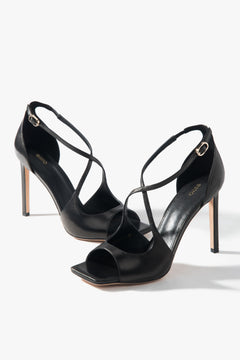 Schwarze Damen-Sandaletten mit Stiletto-Absatz und dekorativem Verschluss Estro ER00117227.
