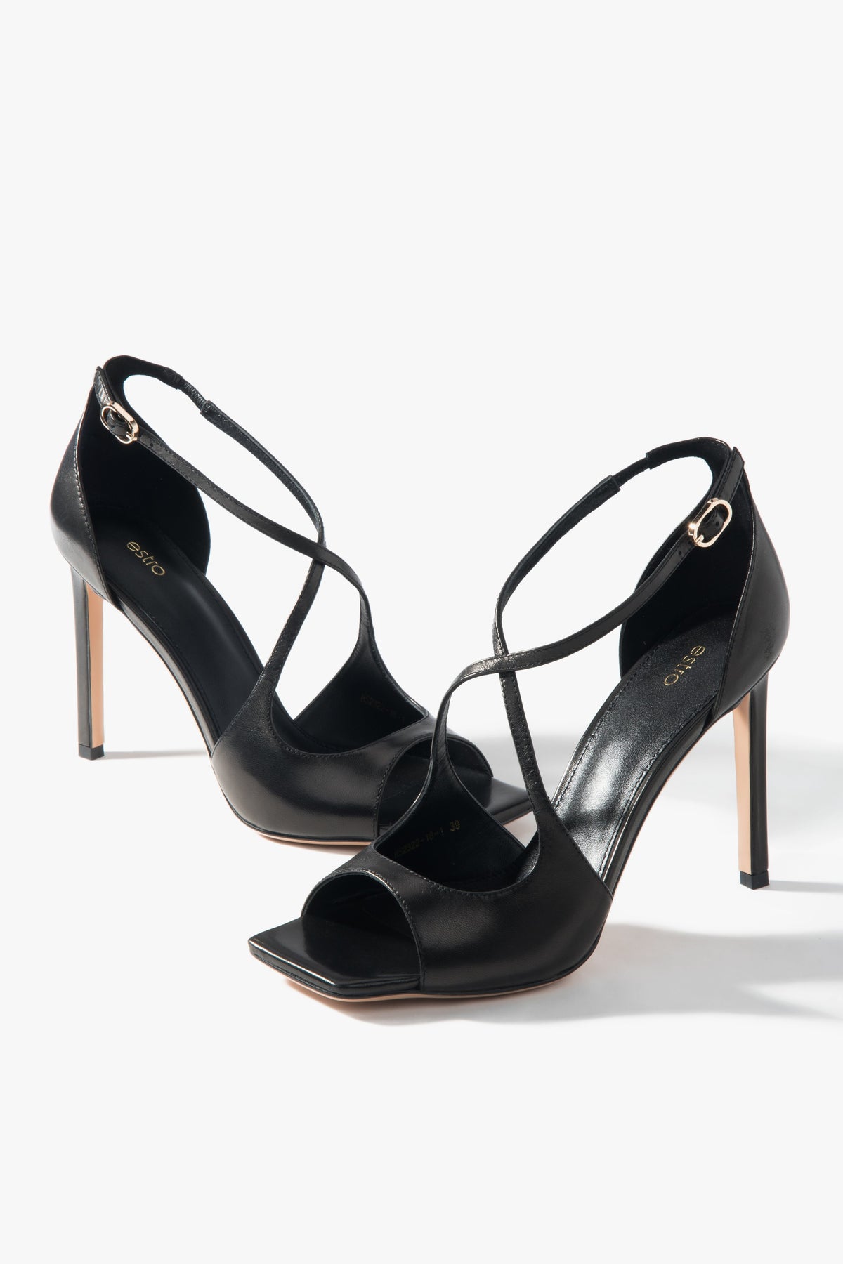 Schwarze Damen-Sandaletten mit Stiletto-Absatz und dekorativem Verschluss Estro ER00117227.