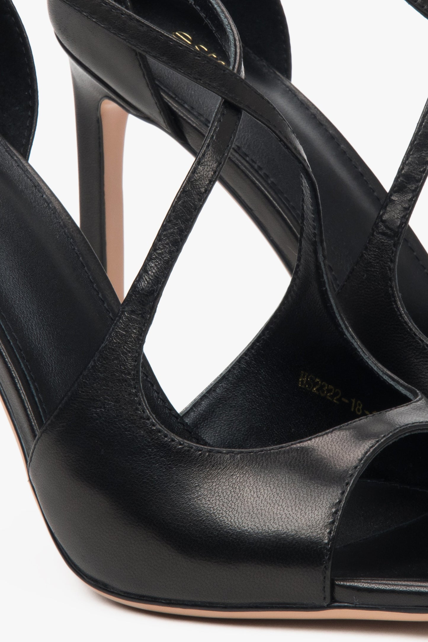Hochwertige schwarze Leder-Sandaletten mit Stiletto-Absatz aus der aktuellen Estro Kollektion.