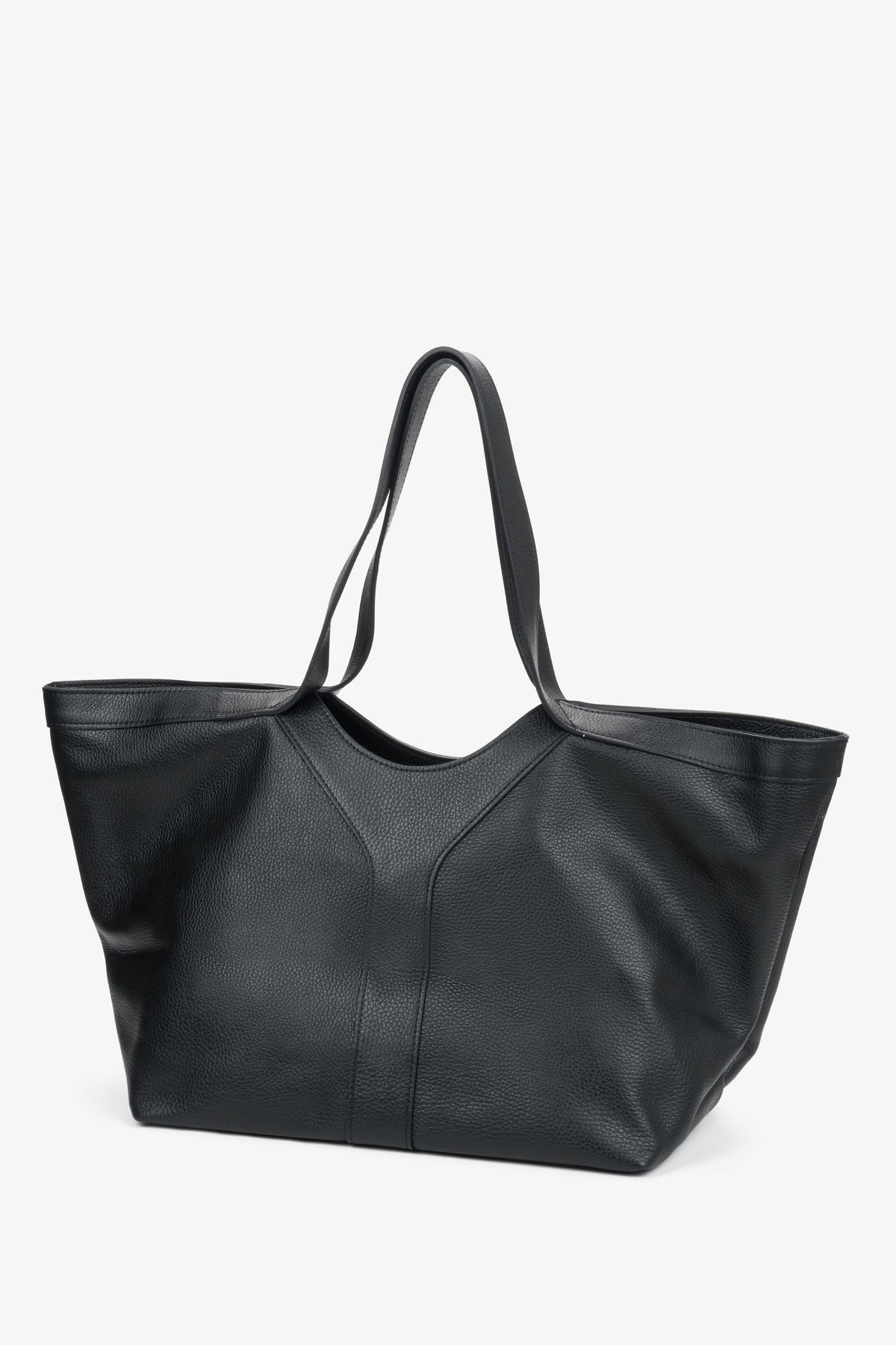 Seitenansicht des schwarzen Estro Shoppers mit stabilen Tragehenkeln i elegantem Design. 
