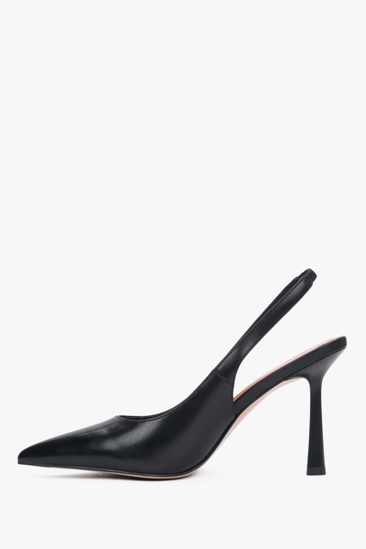 Flaches Seitenprofil der schwarzen High-Heel Slingpumps von Estro.