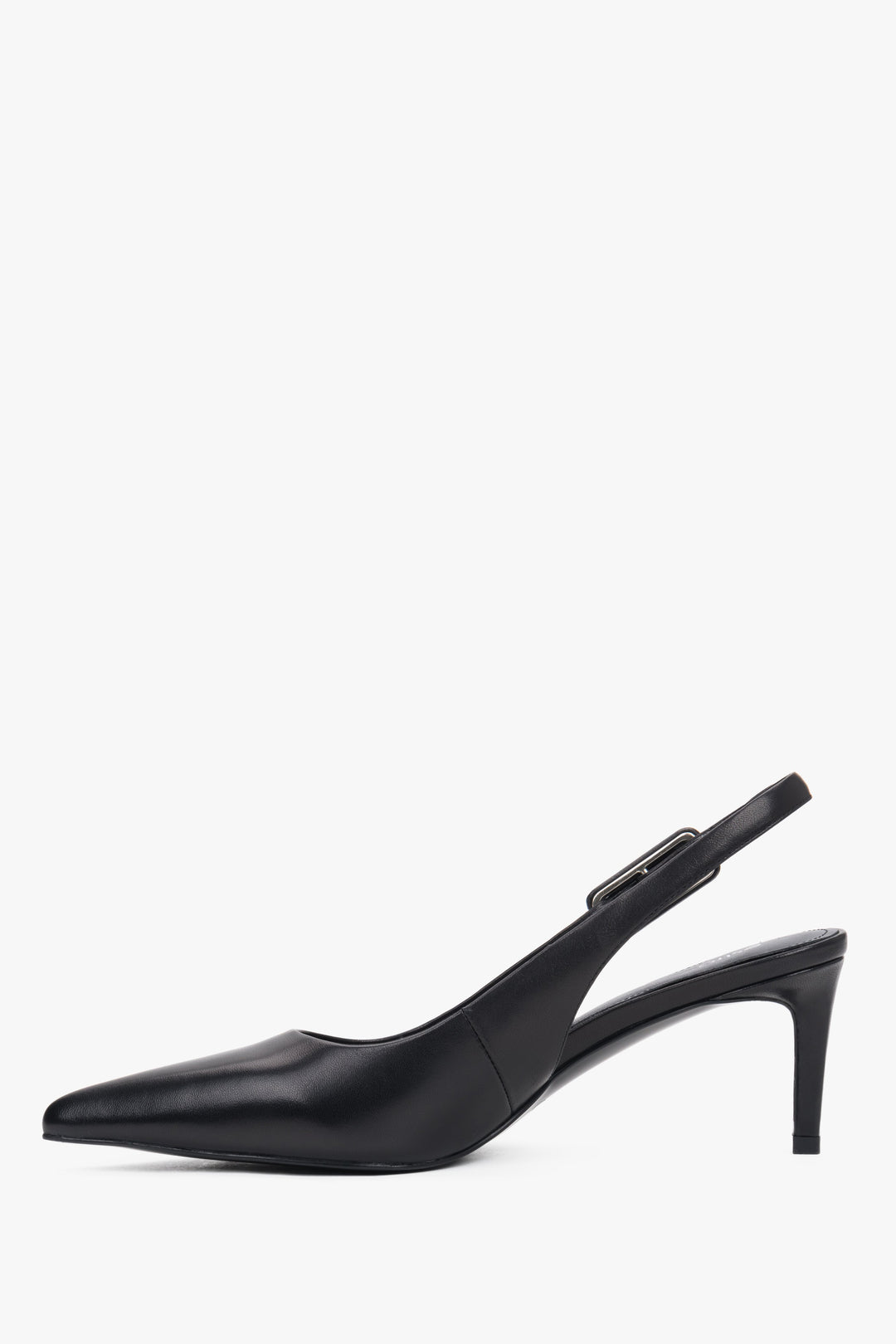 Seitenansicht der schwarzen Slingback-Pumps aus Leder von Estro