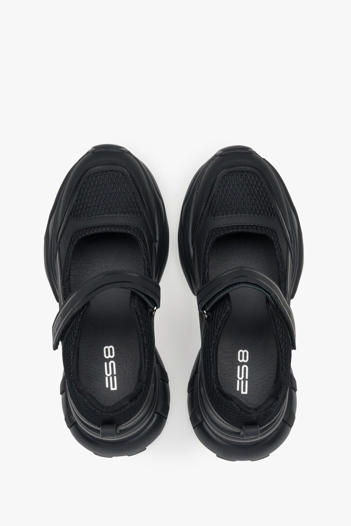 Bequeme schwarze Damen-Sneaker ES8, die den Stil von Sandalen und Sneakers vereinen, aus Leder und atmungsaktiven Materialien – perfekt für den Alltag und den Urlaub.