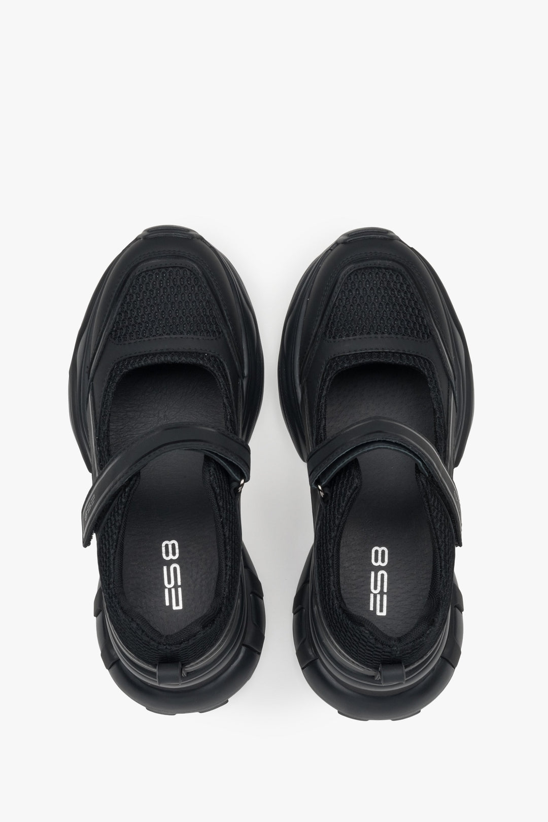 Bequeme schwarze Damen-Sneaker ES8, die den Stil von Sandalen und Sneakers vereinen, aus Leder und atmungsaktiven Materialien – perfekt für den Alltag und den Urlaub.
