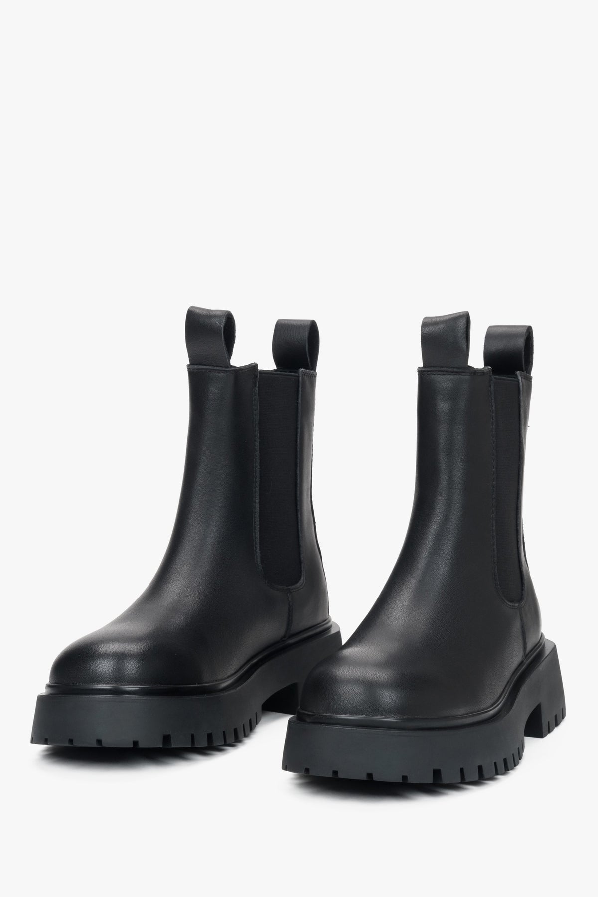 Schwarze Chelsea-Boots für Damen aus Leder, entworfen von Estro.