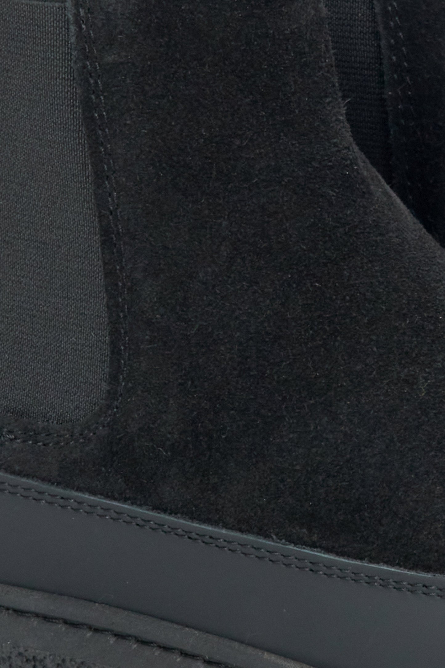 Schwarze Damen-Chelsea-Boots aus echtem Velours von Estro – Details.