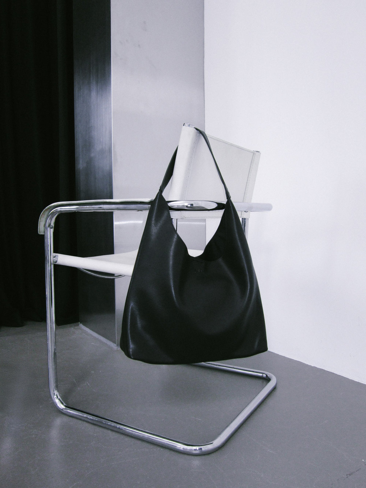 Schwarzer Damen-Shopper aus echtem Leder Estro ER00116833.