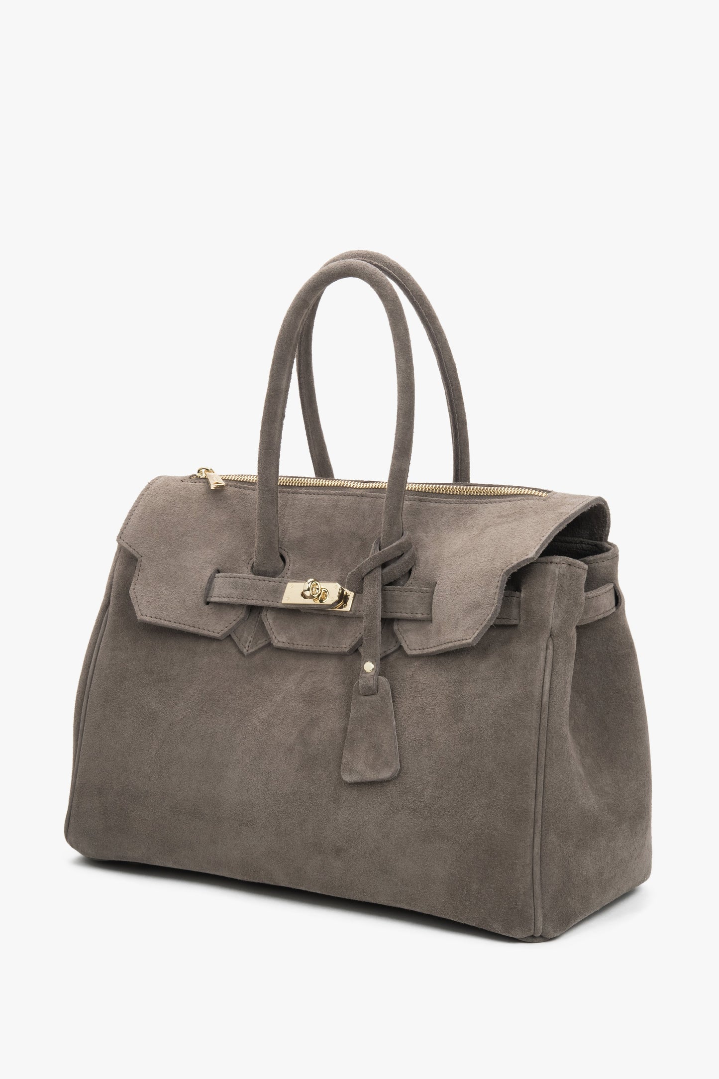 Schrägansicht der samtigen taupefarbenen Velours-Handtasche zur Veranschaulichung der Tiefe