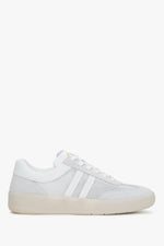 Flache Seitenansicht der weiß-beigen Damen-Sneaker aus Leder und atmungsaktivem Mesh.