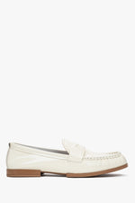 Weiße Damen-Loafer aus Lackleder in Seitenansicht – Estro ER00116904
