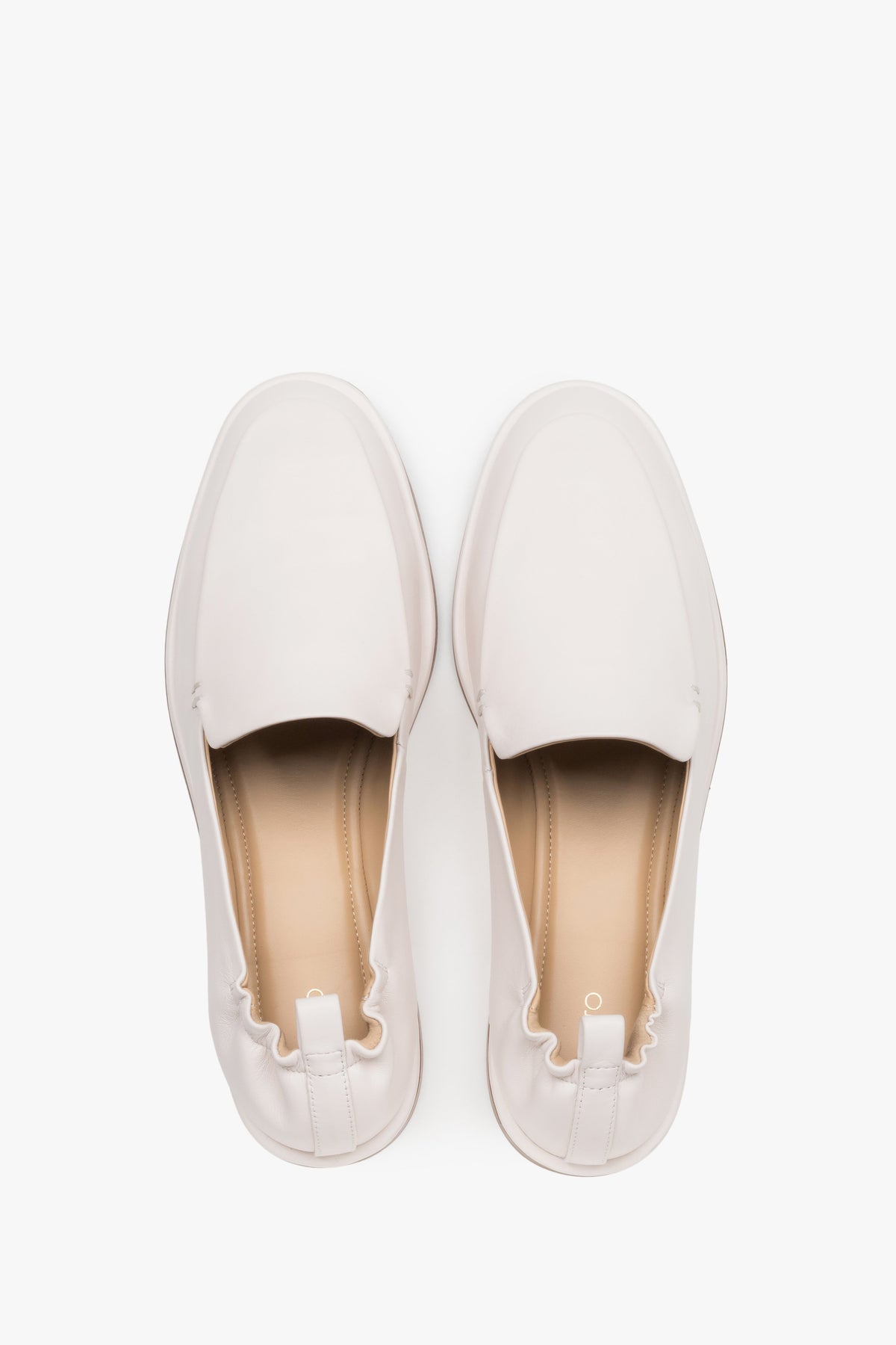 Weiße Damen-Loafer aus echtem Leder von oben als Paar