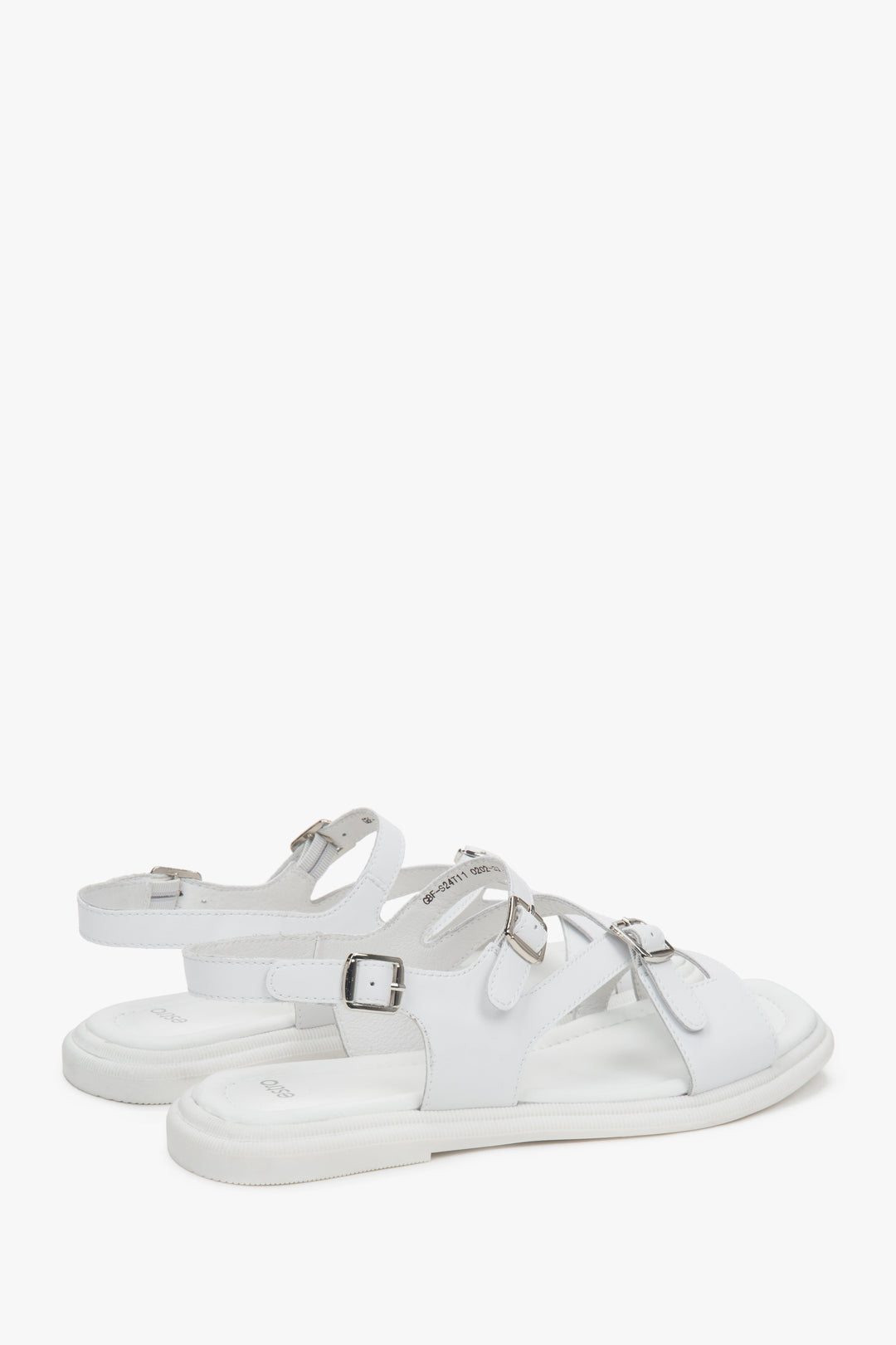 Rückansicht der weißen Leder-Sandalen mit edlen Riemen.