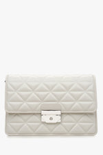 Weiße gesteppte Damen-Schultertasche aus Leder mit edlen Silberdetails Estro ER00115792.