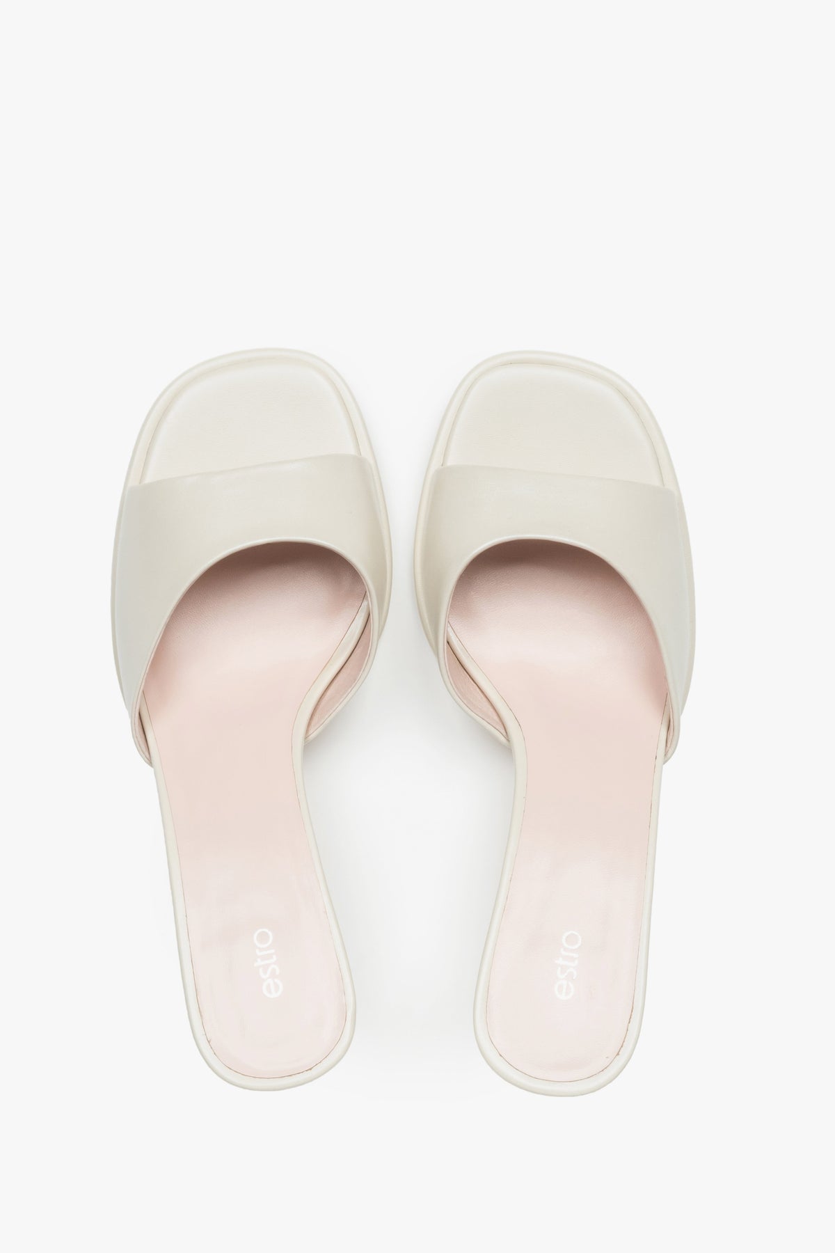 Exklusive Damen-Mules aus weißem Naturleder für einen luxuriösen Sommer-Look.