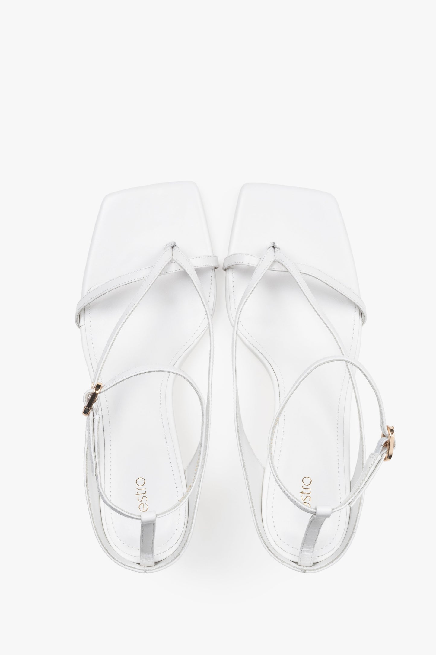 Paar weiße Leder-Sandalen in Zehensteg-Optik von Estro