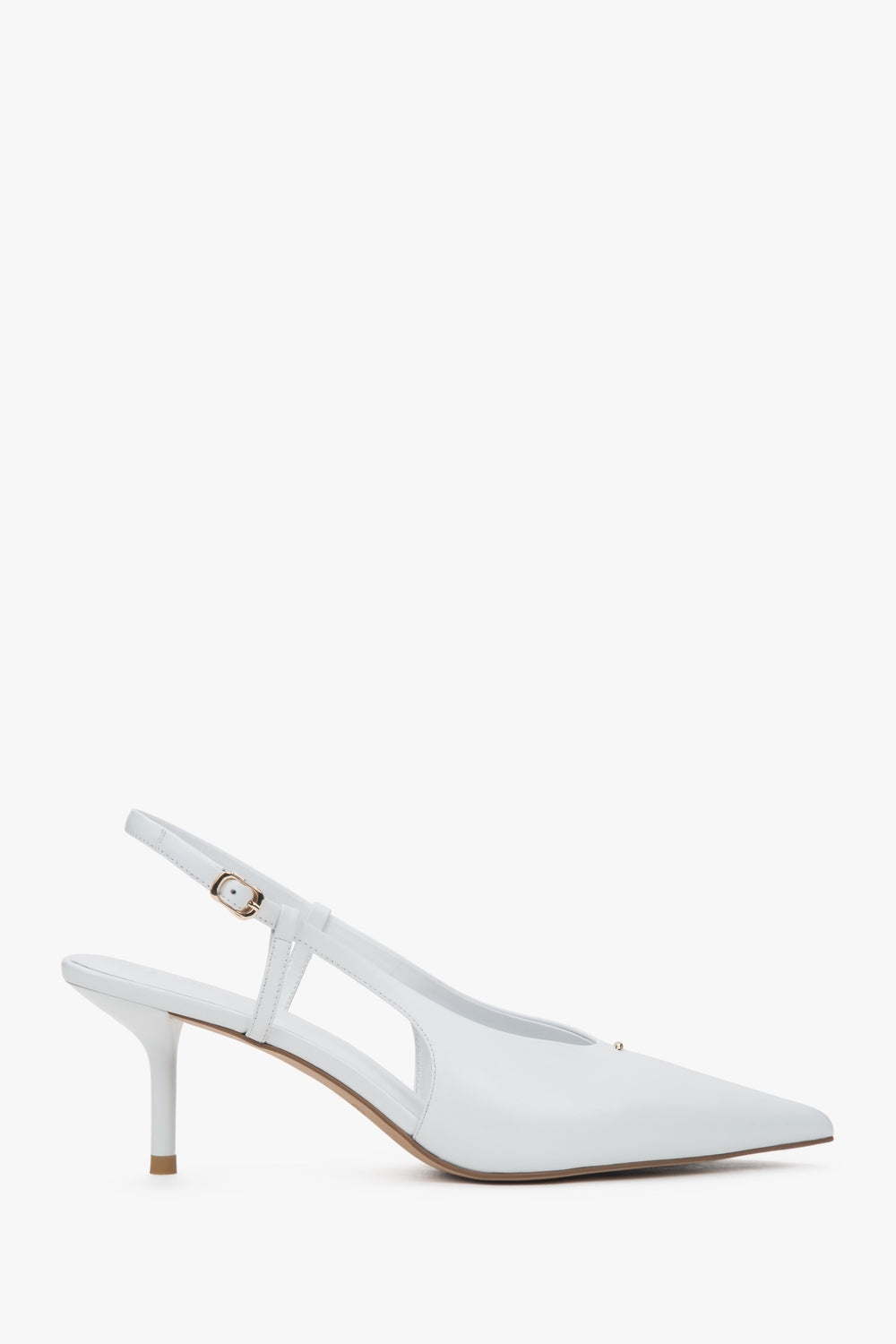 Seitliche Ansicht der weißen Slingback-Pumps mit 7 cm Stiletto-Absatz